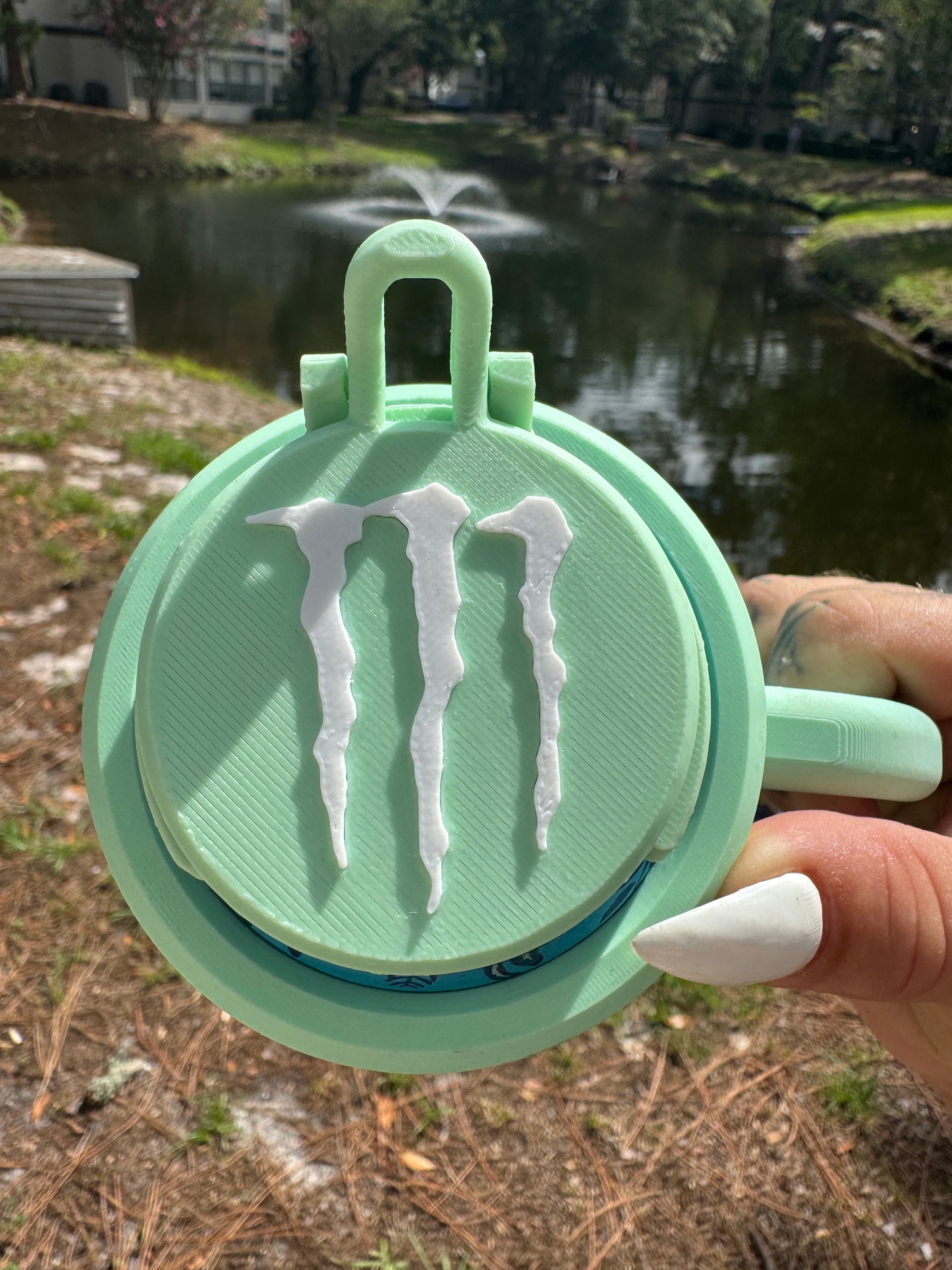 The Claw Can Holder/Accessories